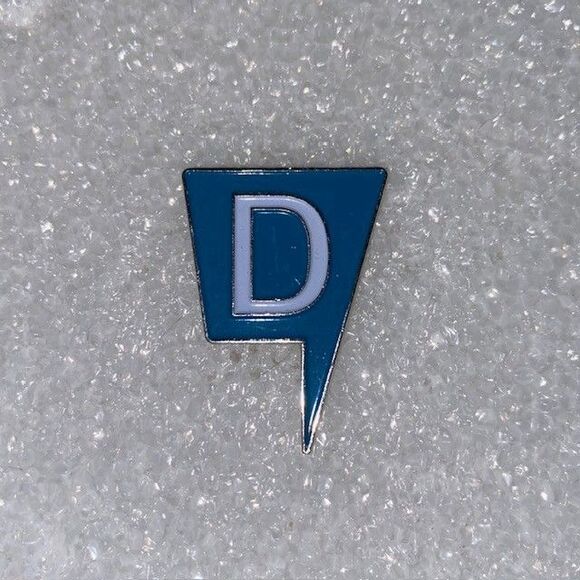 D Initial Enamel Teal Lapel Pin Silver Tone - Picture 1 of 2